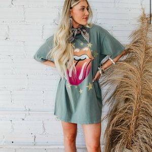 Graphic tee dress daydreamer